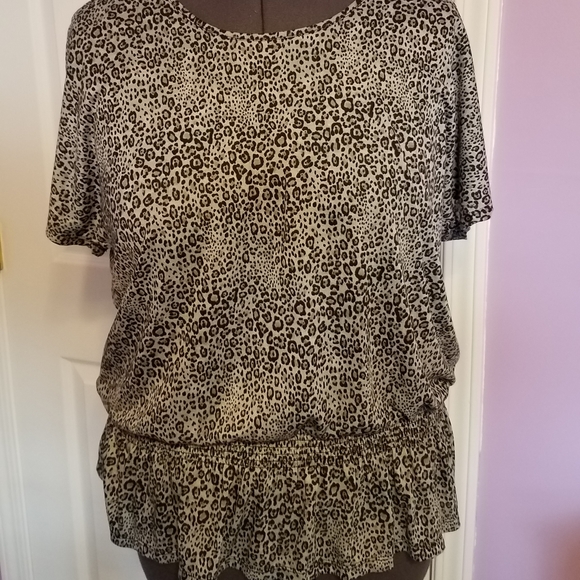 Women's Black and Gray Leopard Print Knit Top - Picture 2 of 4